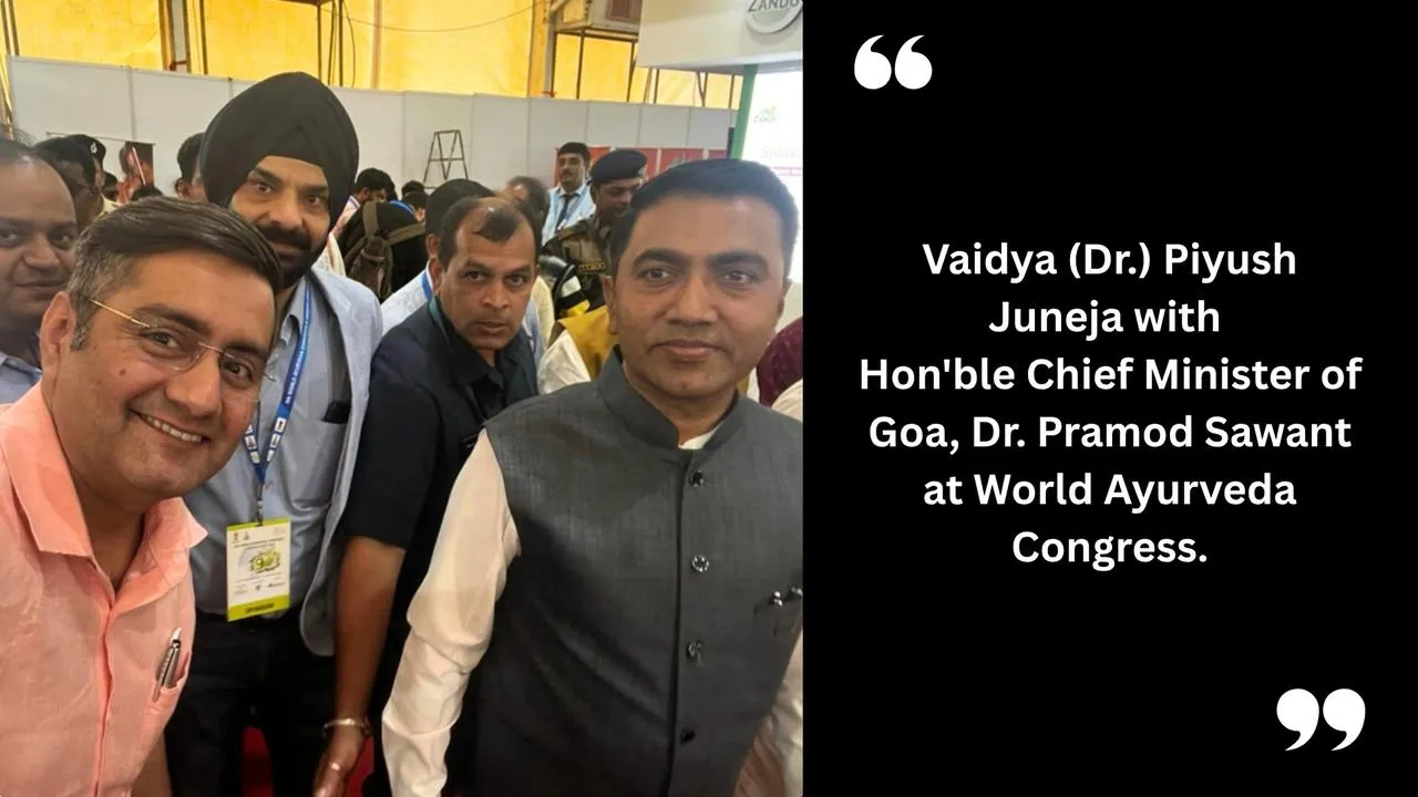 Vaidya (Dr.) Piyush Juneja with the Chief Minister of Goa, Dr. Pramod Sawant, at the World Ayurveda Congress